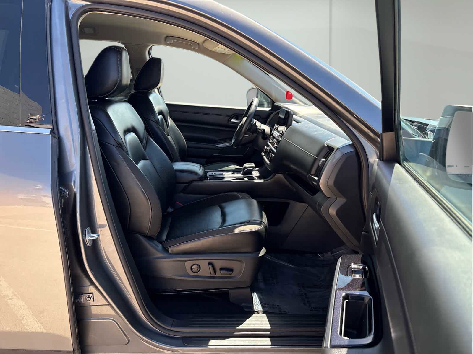 Used 2023 Nissan Pathfinder SL image 17