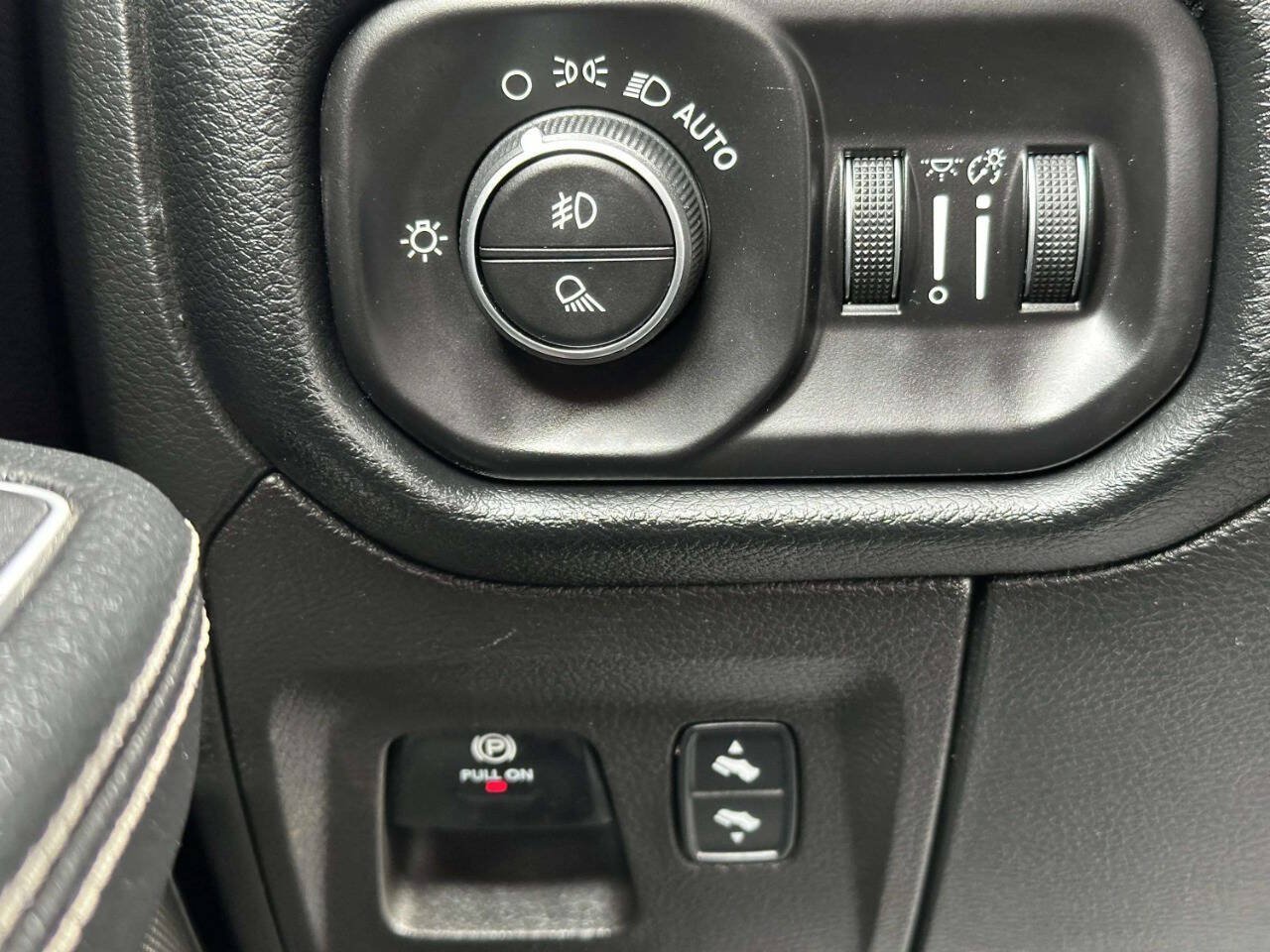 Used 2021 RAM 1500 Laramie AWD/4WD image 32