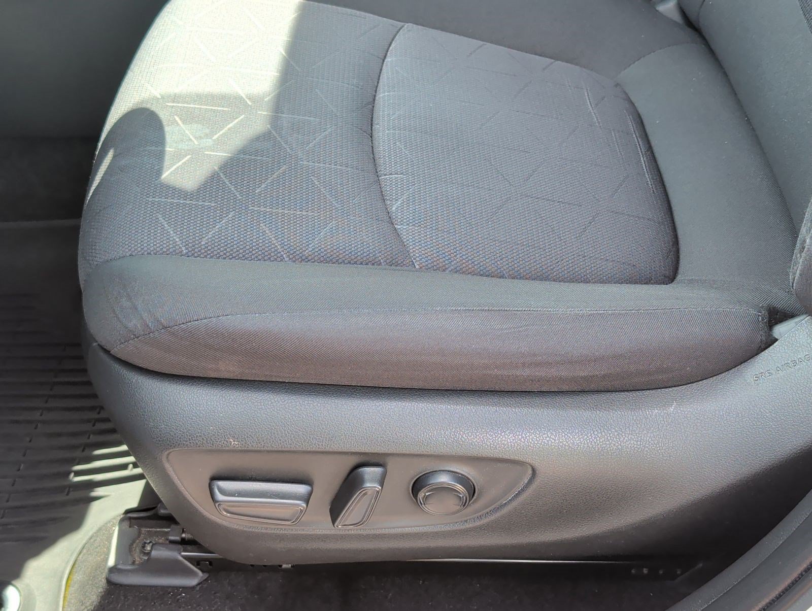 Used 2021 Toyota RAV4 XLE w/ Convenience Package FWD image 10