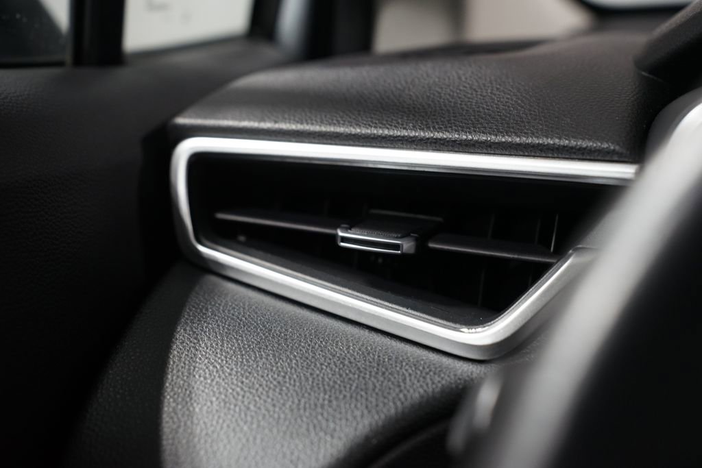 Used 2024 Toyota Corolla Cross XLE image 24