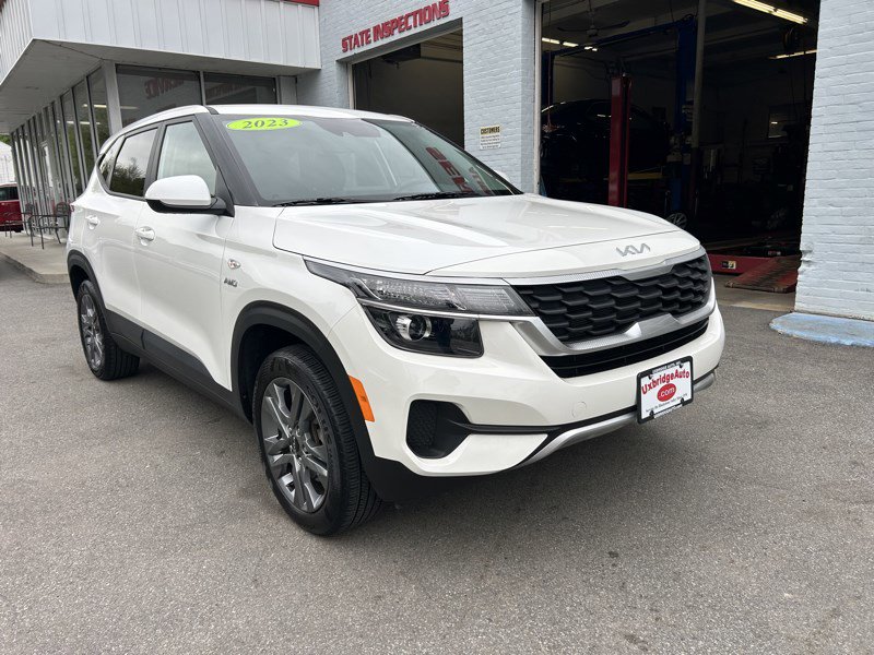 Used 2023 Kia Seltos LX AWD/4WD image 2
