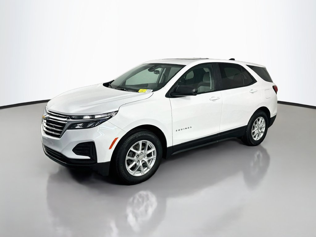 Used 2024 Chevrolet Equinox LS w/ LS Convenience Package FWD image 3