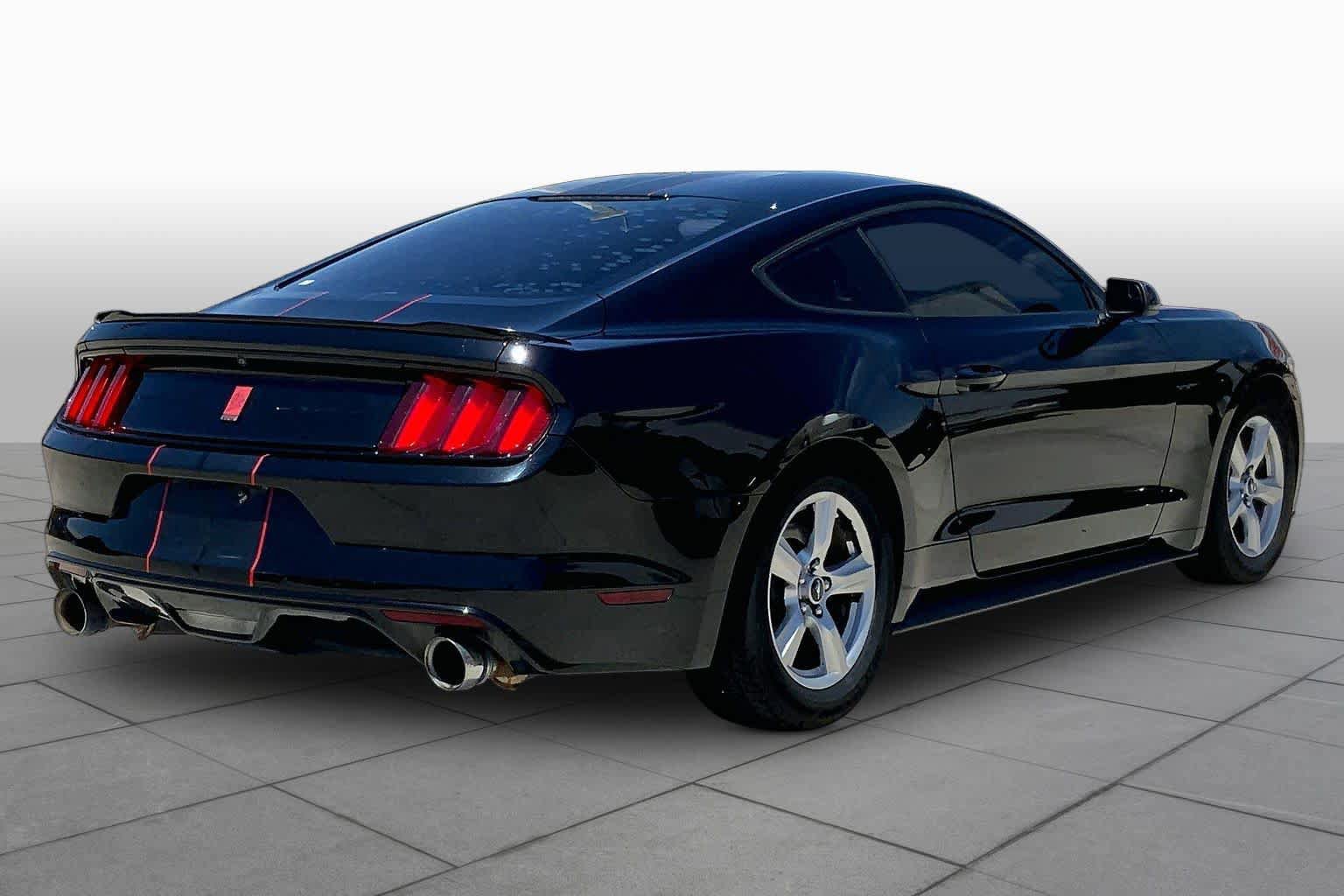 Used 2017 Ford Mustang Coupe RWD image 12
