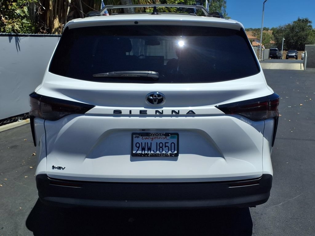 Certified 2026 Toyota Sienna LE FWD image 7