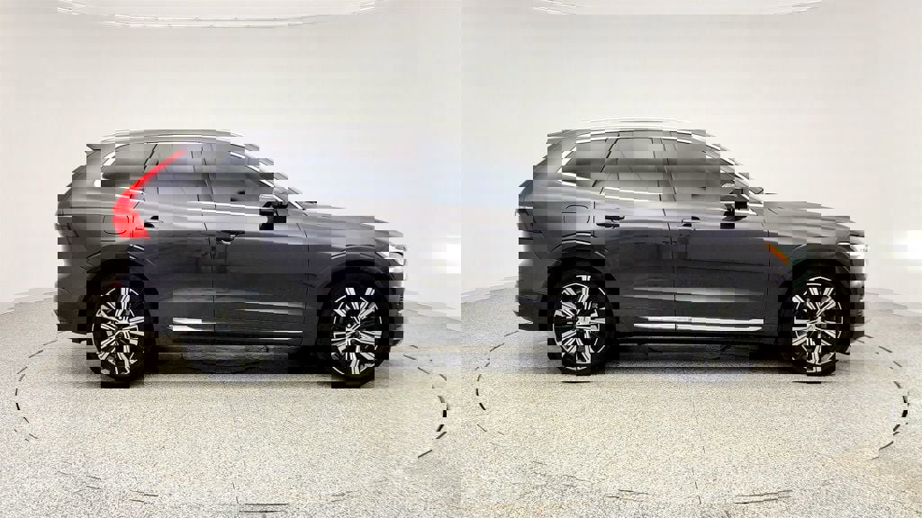 Used 2022 Volvo XC60 T8 Inscription w/ Advanced Package image 4