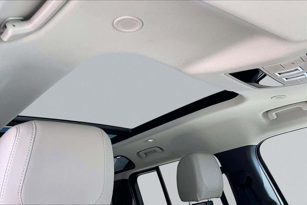 Certified 2023 Land Rover Defender 110 SE image 26