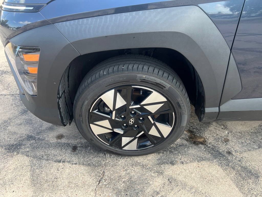Used 2024 Hyundai Kona SEL AWD/4WD image 2