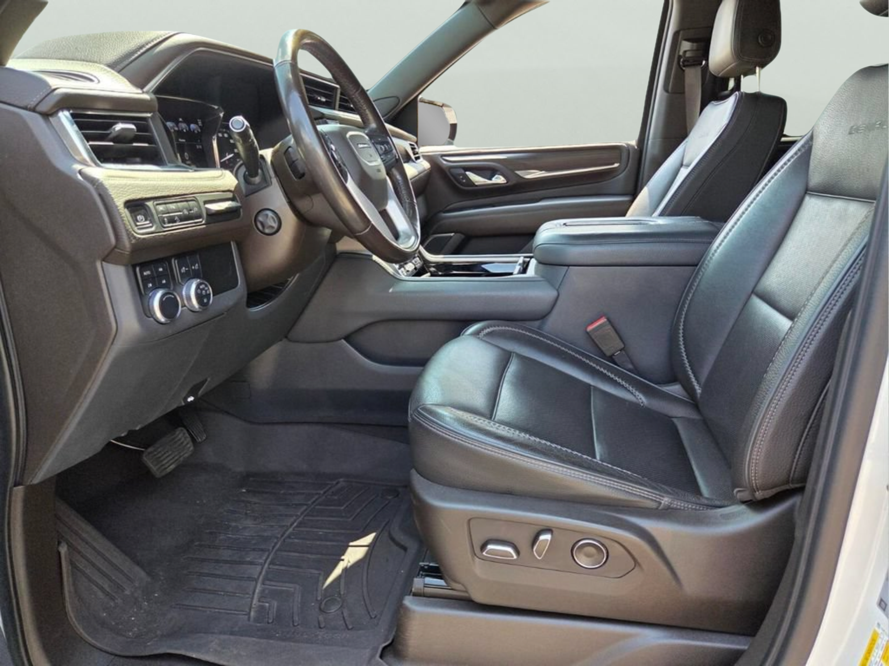 Used 2021 GMC Yukon XL Denali AWD/4WD image 11