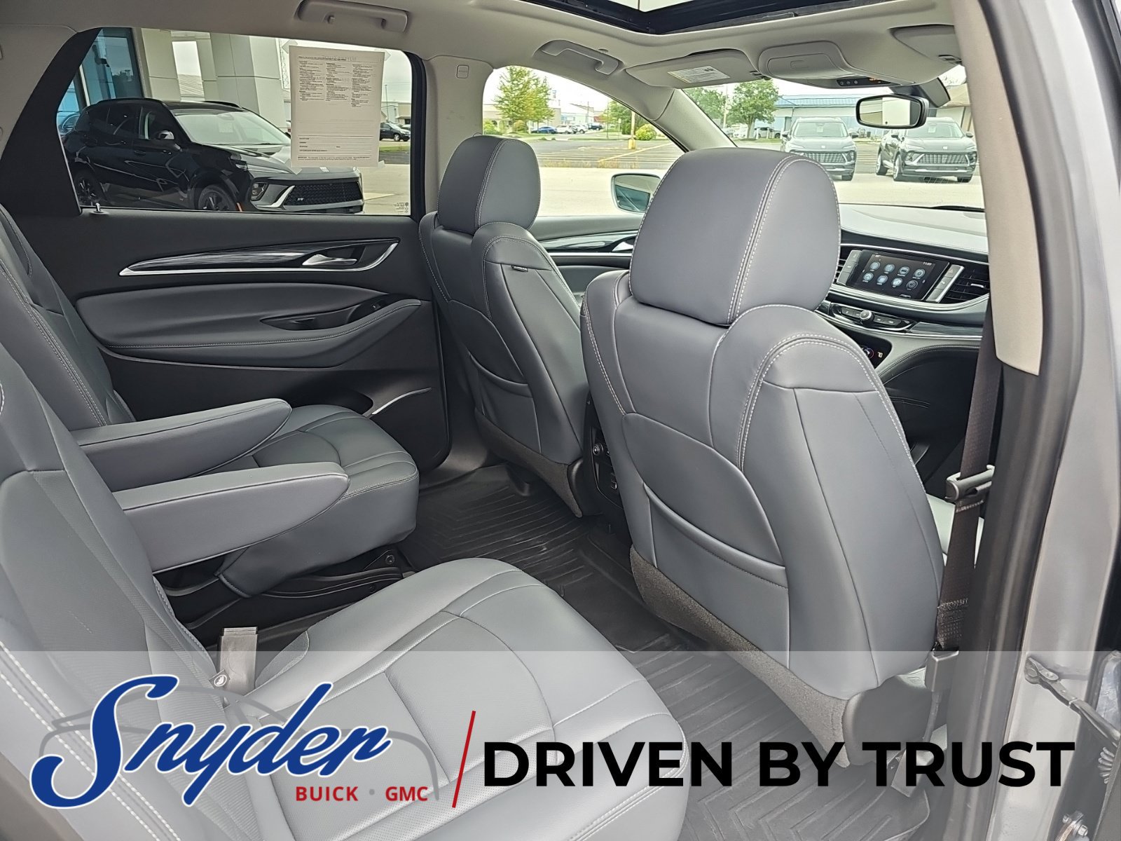 Used 2019 Buick Enclave Essence AWD/4WD image 30