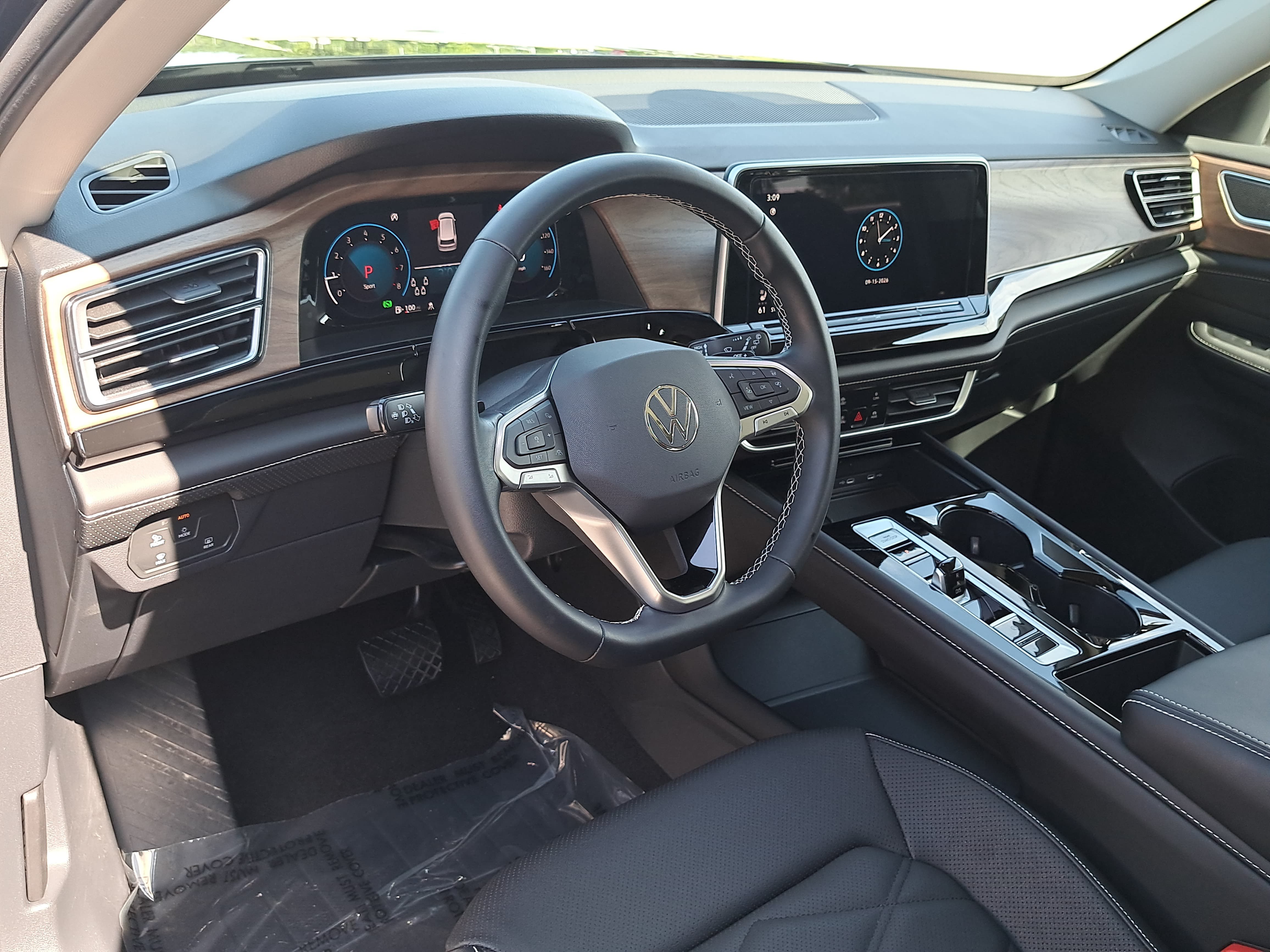 Certified 2026 Volkswagen Atlas SE w/ Panoramic Sunroof Package FWD image 18