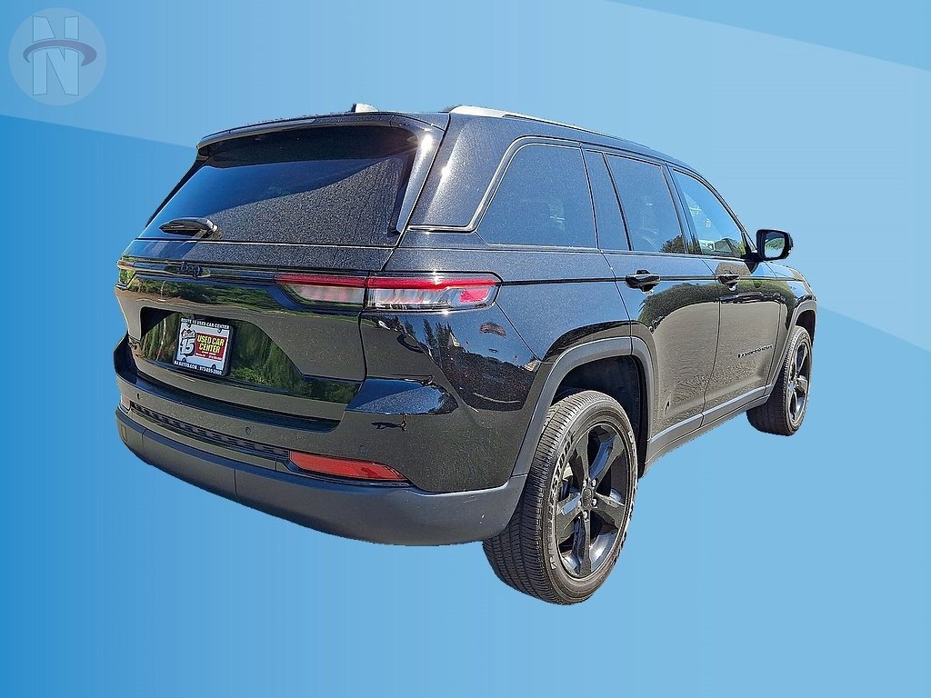 Used 2024 Jeep Grand Cherokee Altitude AWD/4WD image 12