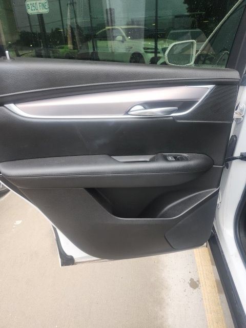 Used 2018 Cadillac XT5 Luxury w/ Driver Awareness Package AWD/4WD image 13