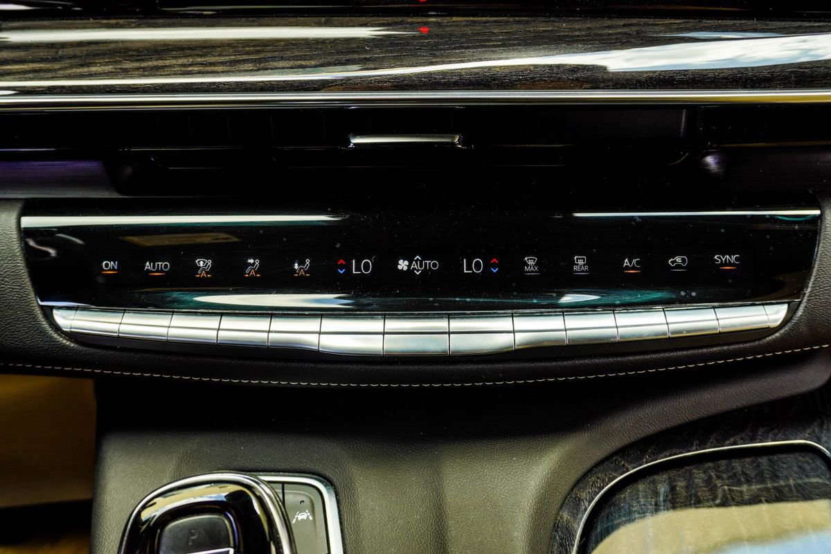 Used 2022 Cadillac Escalade Premium Luxury image 23