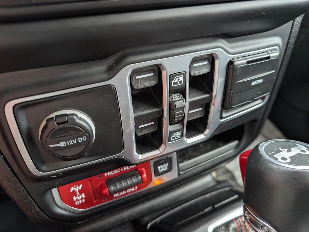 Used 2018 Jeep Wrangler Unlimited Rubicon AWD/4WD image 30