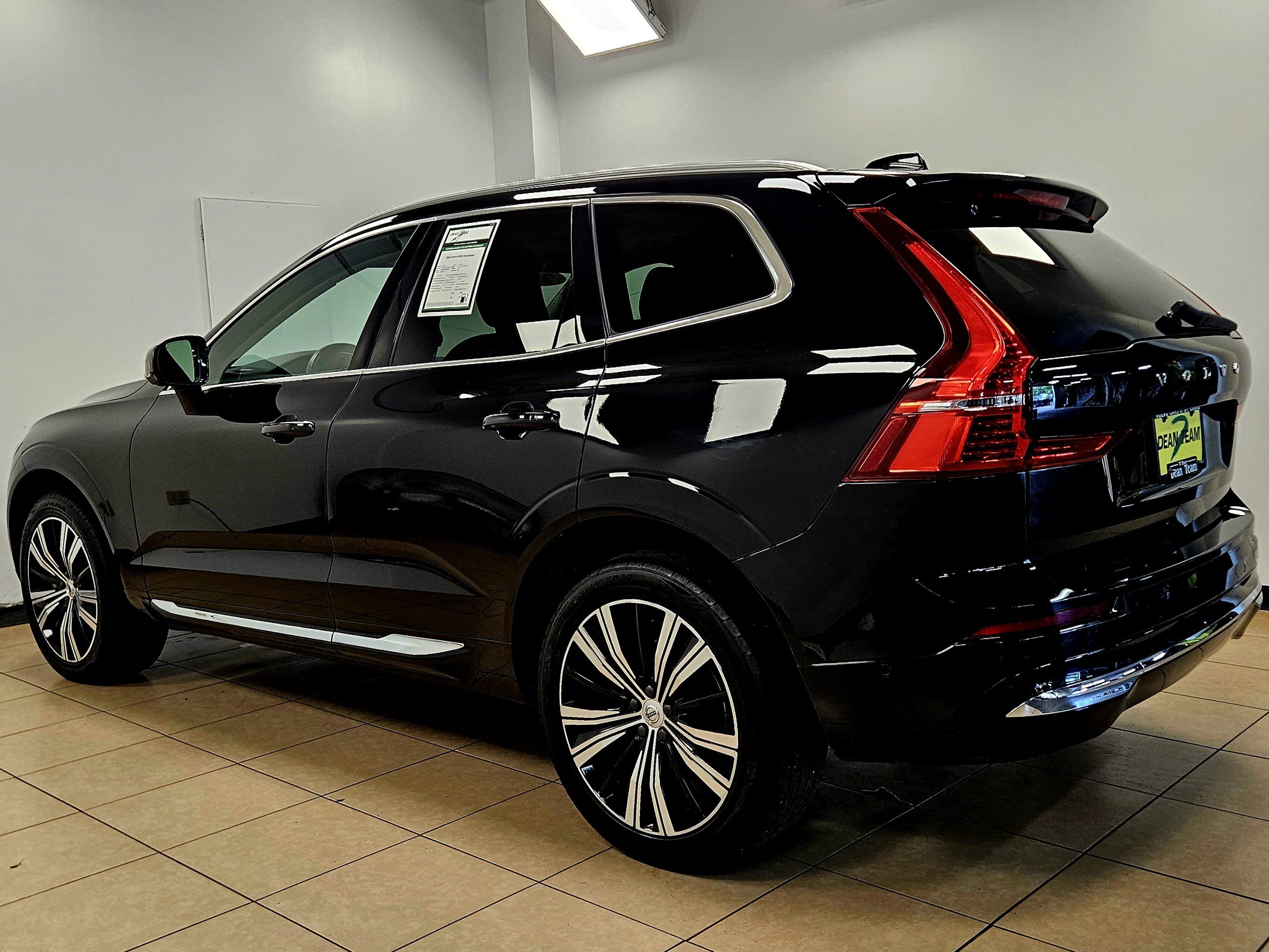 Used 2022 Volvo XC60 B5 Inscription w/ Advanced Package image 4
