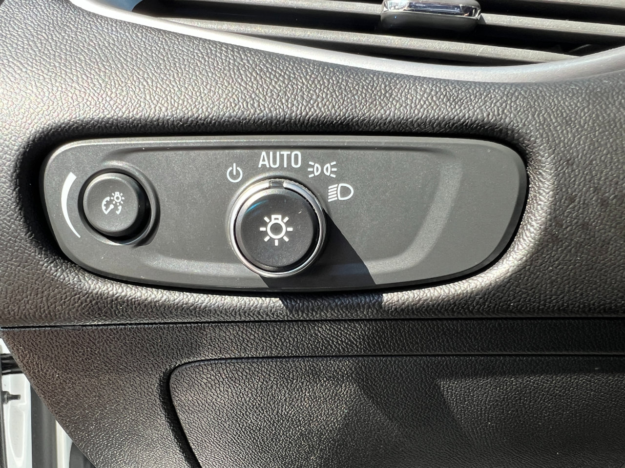 Used 2020 Chevrolet Malibu LS image 29