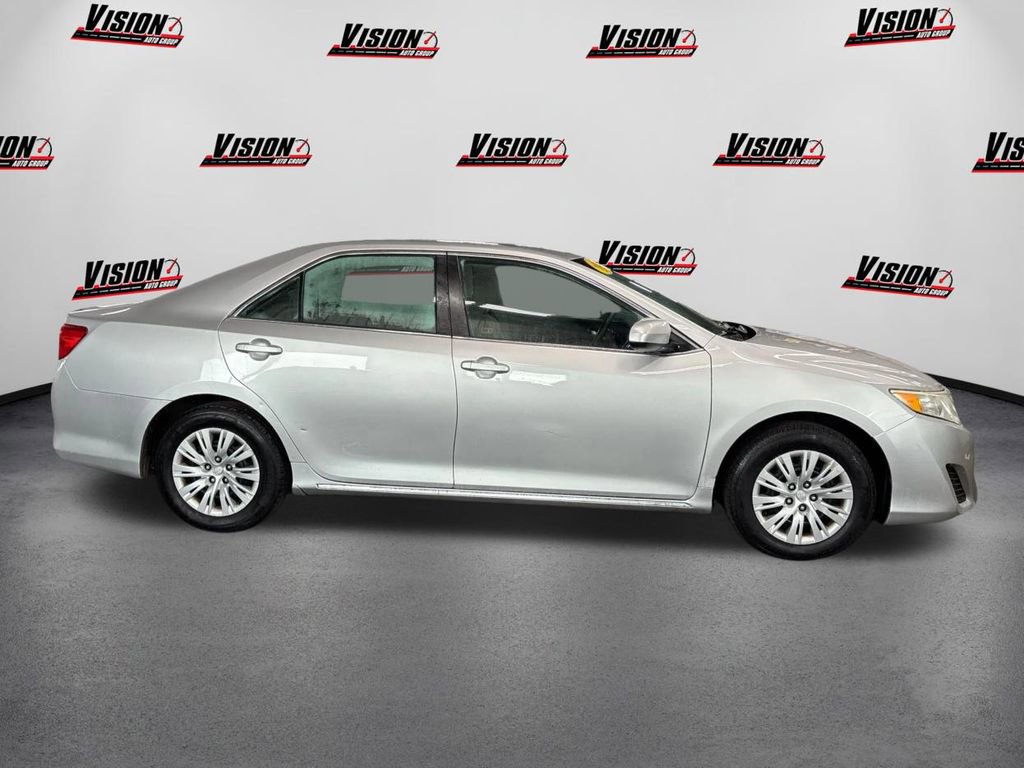 Used 2014 Toyota Camry LE image 4