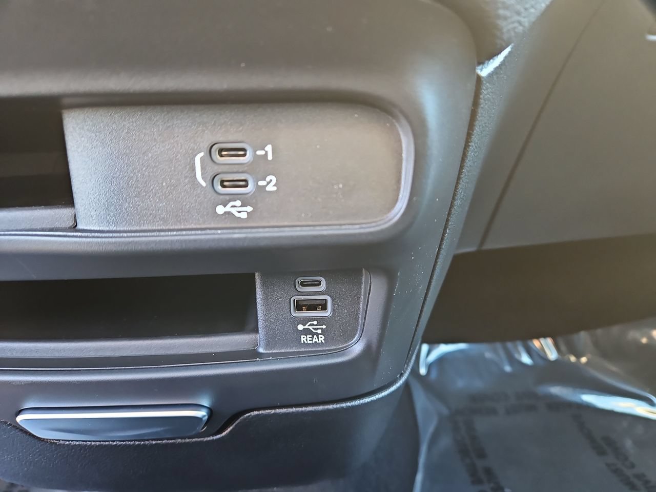New 2026 Chrysler Pacifica Select AWD/4WD image 30