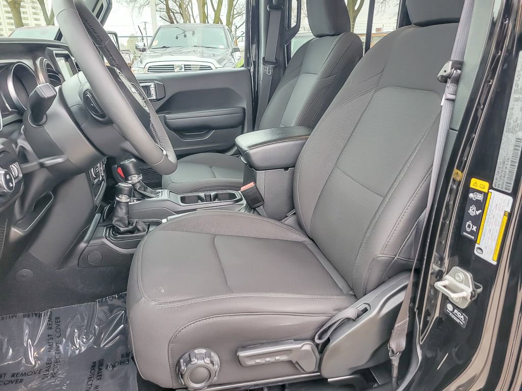 Used 2023 Jeep Gladiator Sport image 8