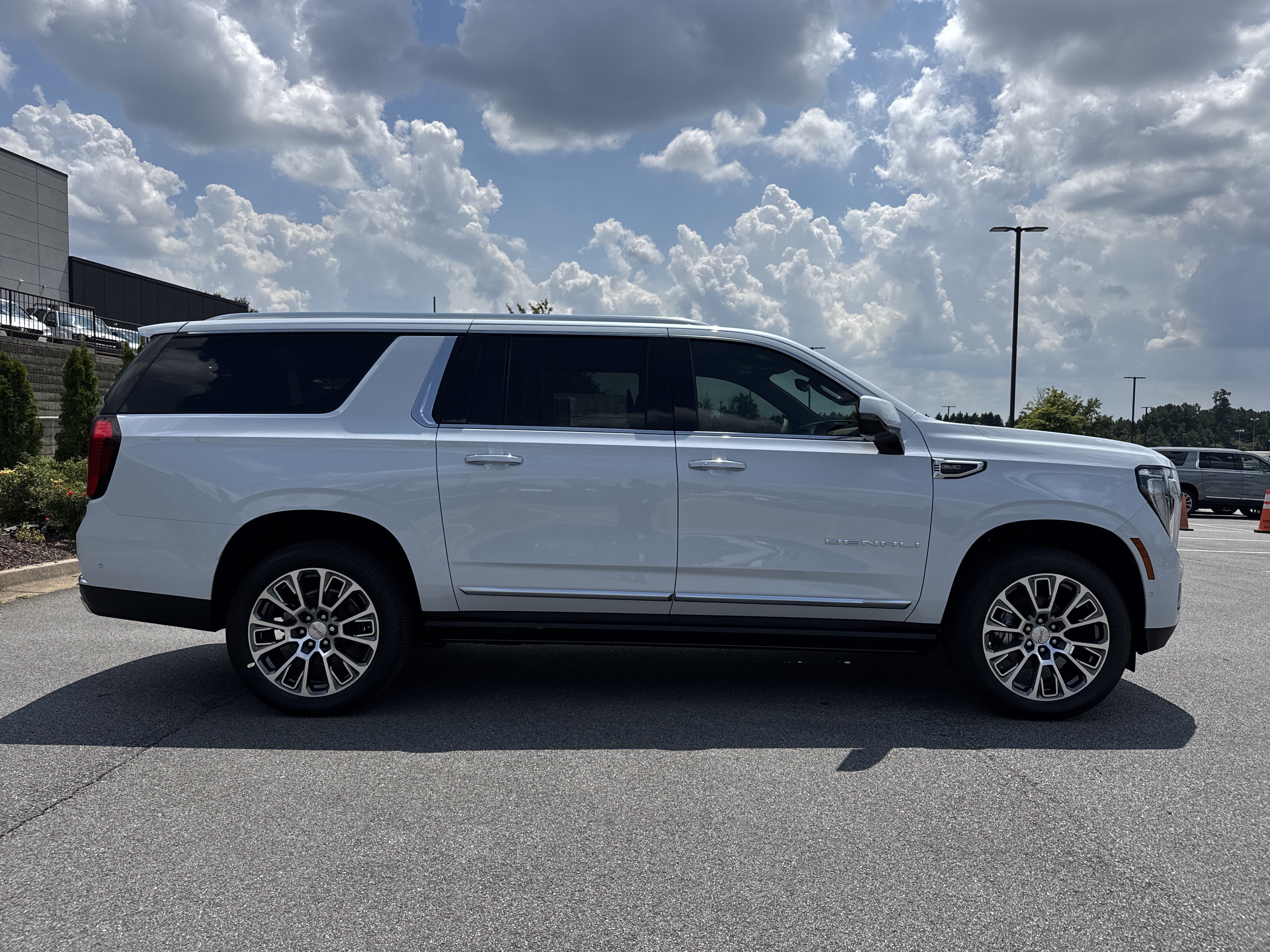 New 2026 GMC Yukon XL Denali w/ Denali Reserve Package RWD image 11