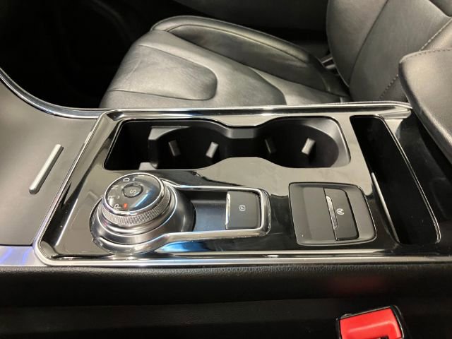 Used 2019 Ford Edge Titanium FWD image 25