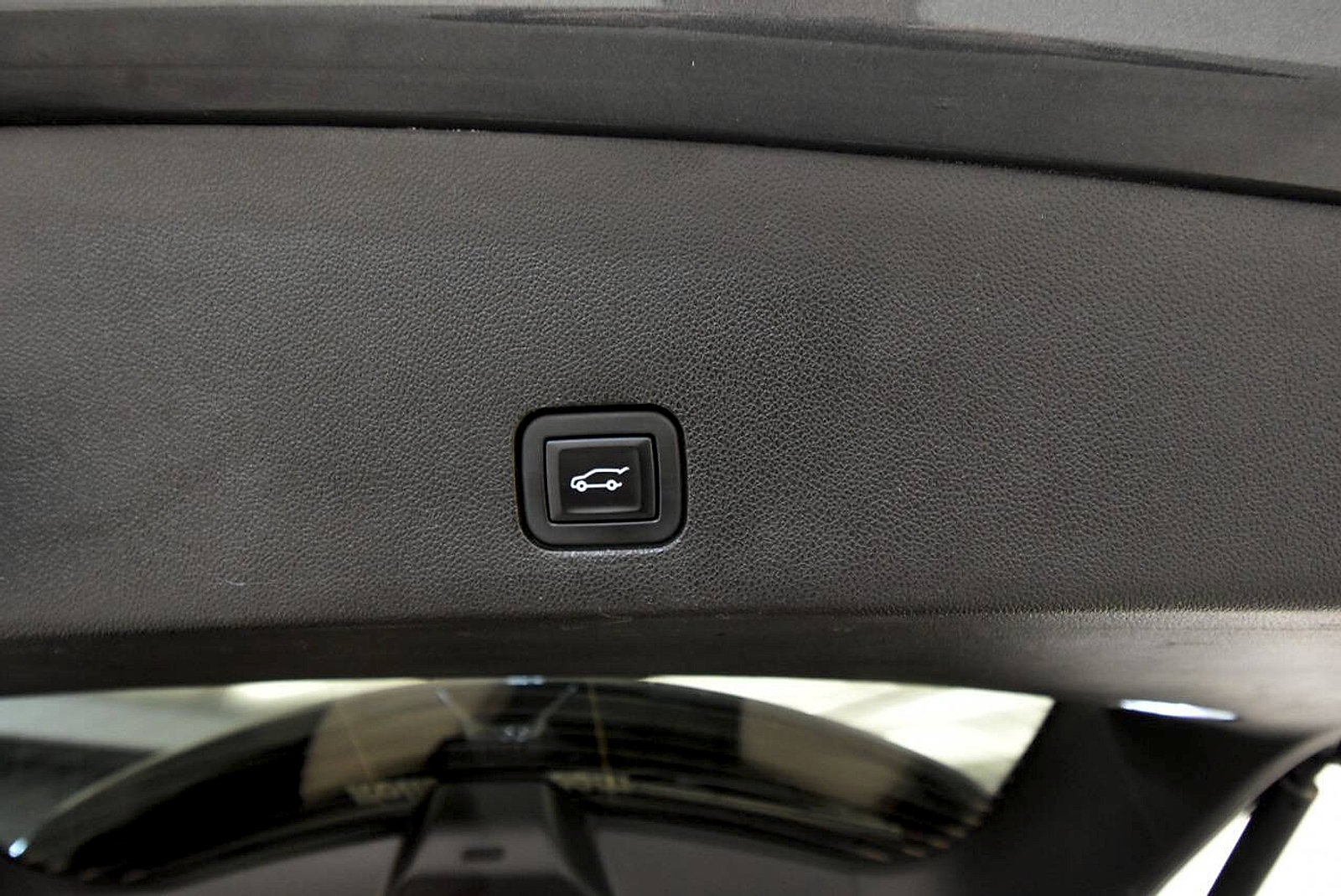 Used 2023 Cadillac XT6 Sport w/ Technology Package AWD/4WD image 40