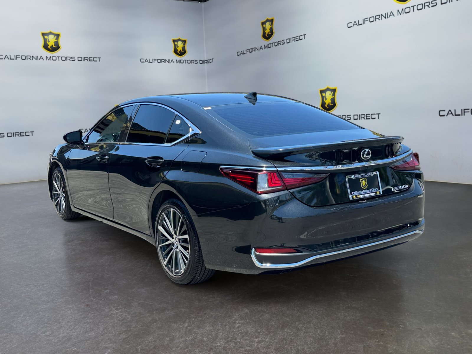 Used 2025 Lexus ES 300h w/ Premium Package FWD image 3