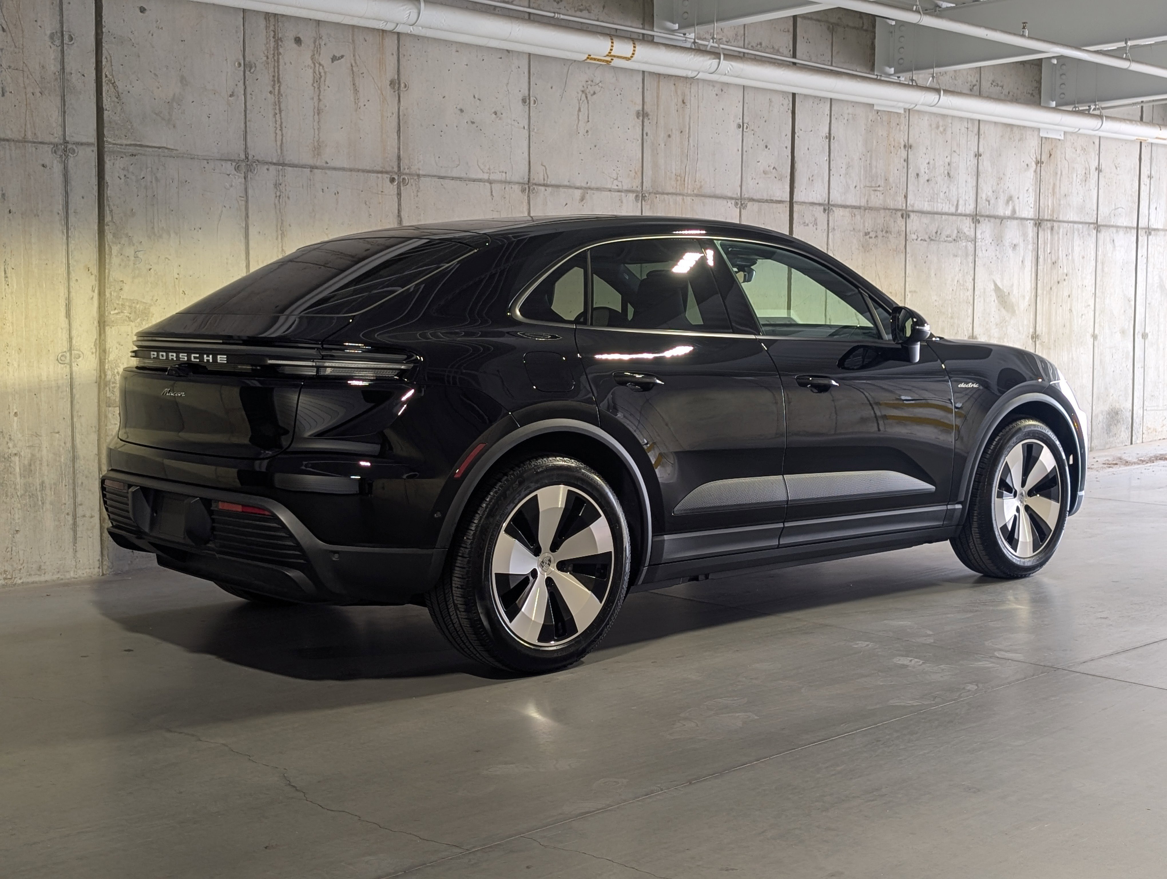 Certified 2025 Porsche Macan Electric image 9