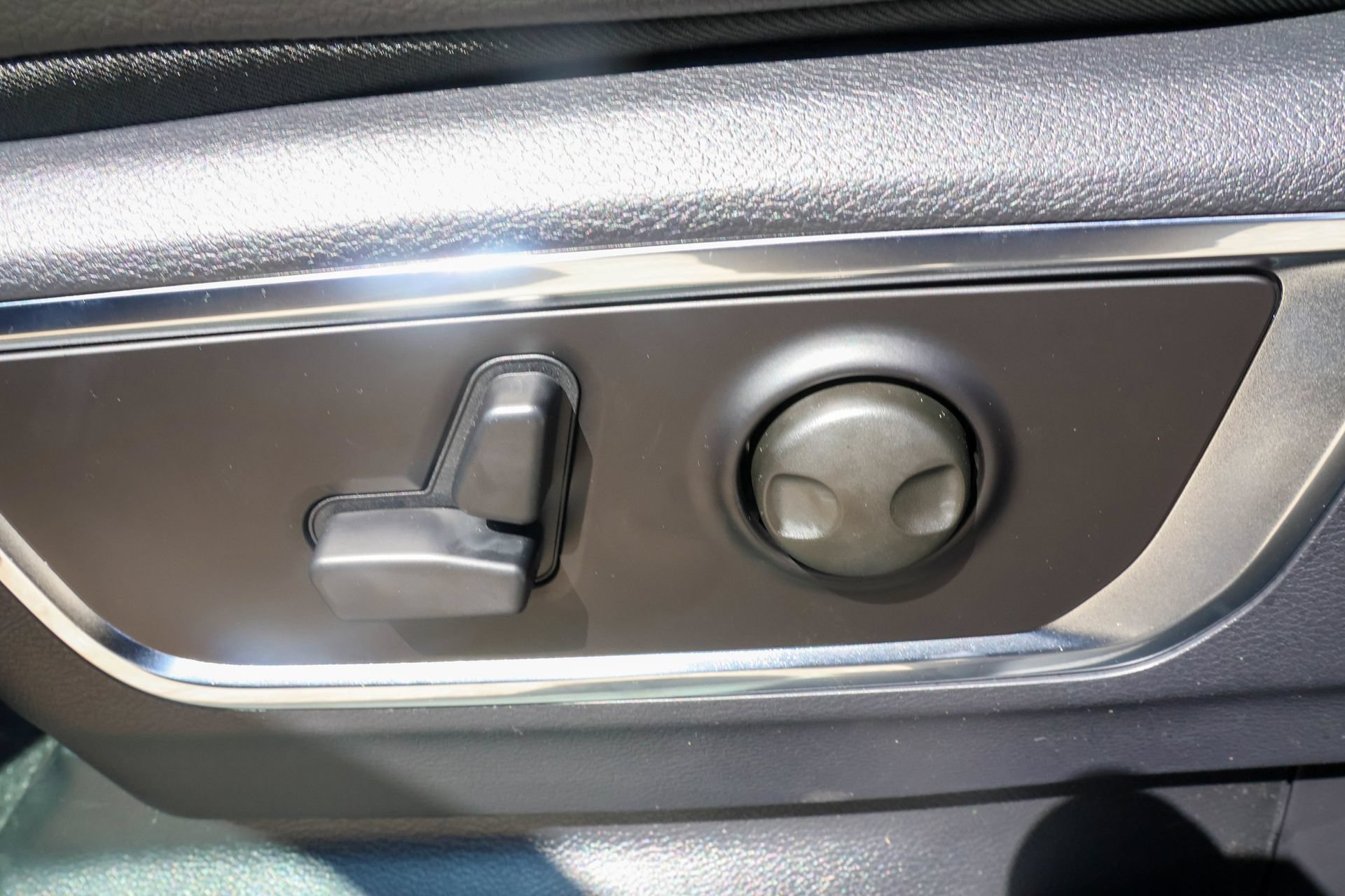 New 2027 RAM 1500 Laramie w/ Night Edition AWD/4WD image 5