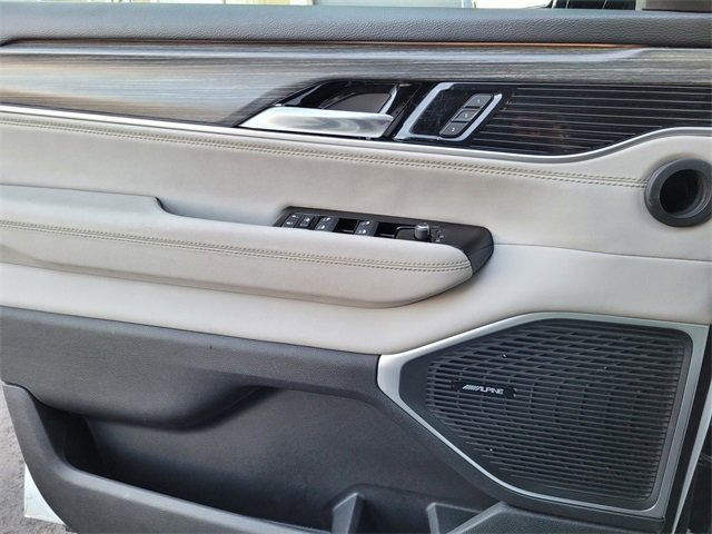 Used 2024 Jeep Wagoneer Series II w/ Flexible Seating Group image 14