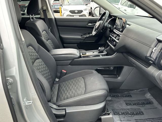 Used 2022 Nissan Pathfinder SV w/ SV Black Package image 21