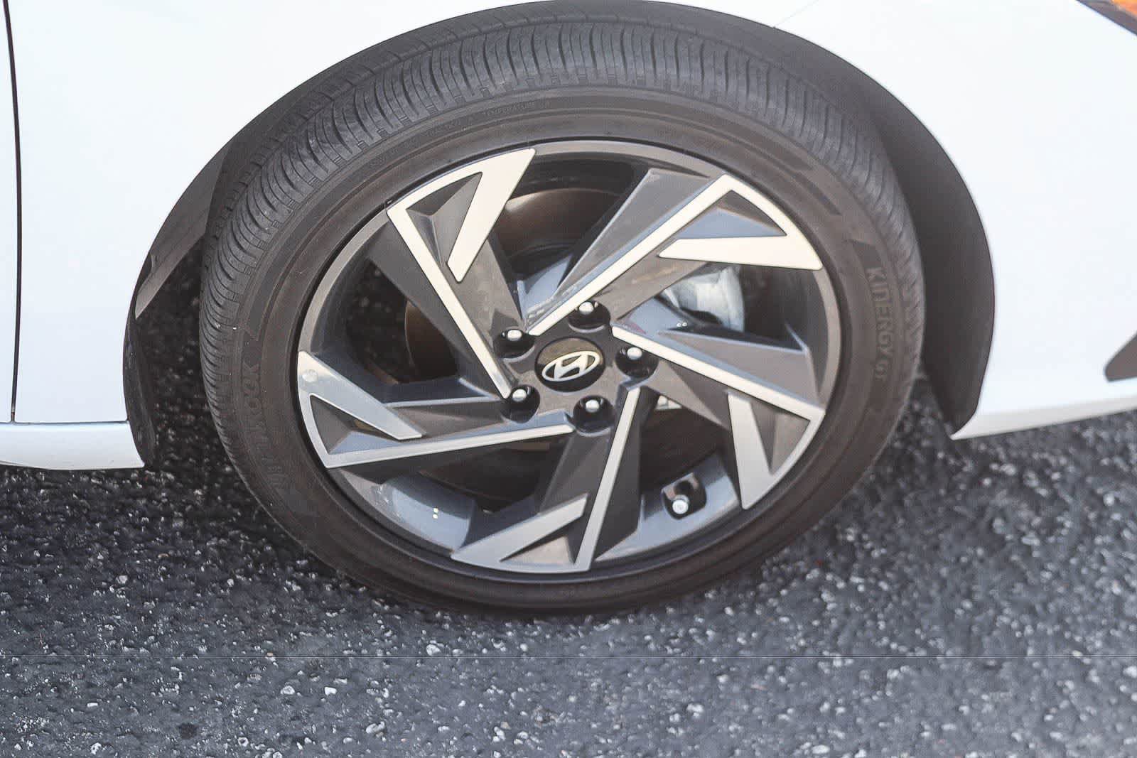 Certified 2025 Hyundai Elantra SEL FWD image 12