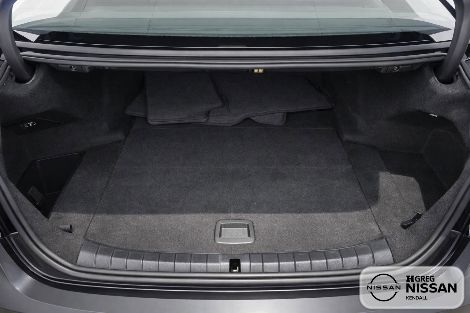 Used 2023 BMW 530e w/ Premium Package RWD image 14