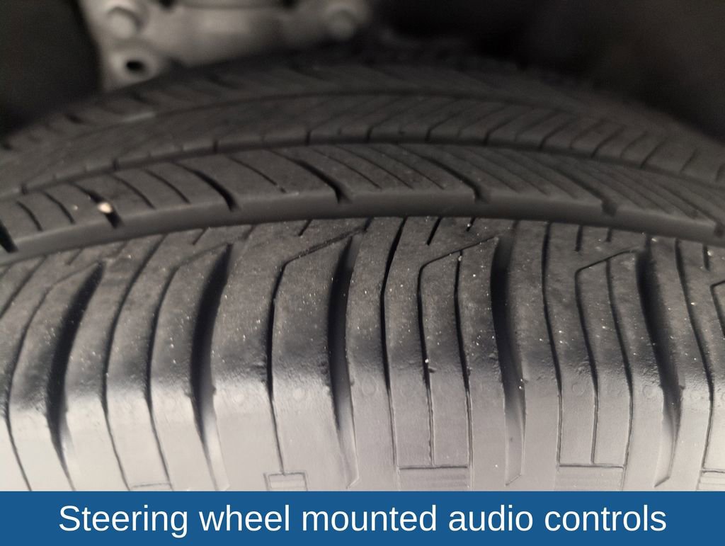 Used 2024 Ford Explorer XLT w/ Equipment Group 202A image 19