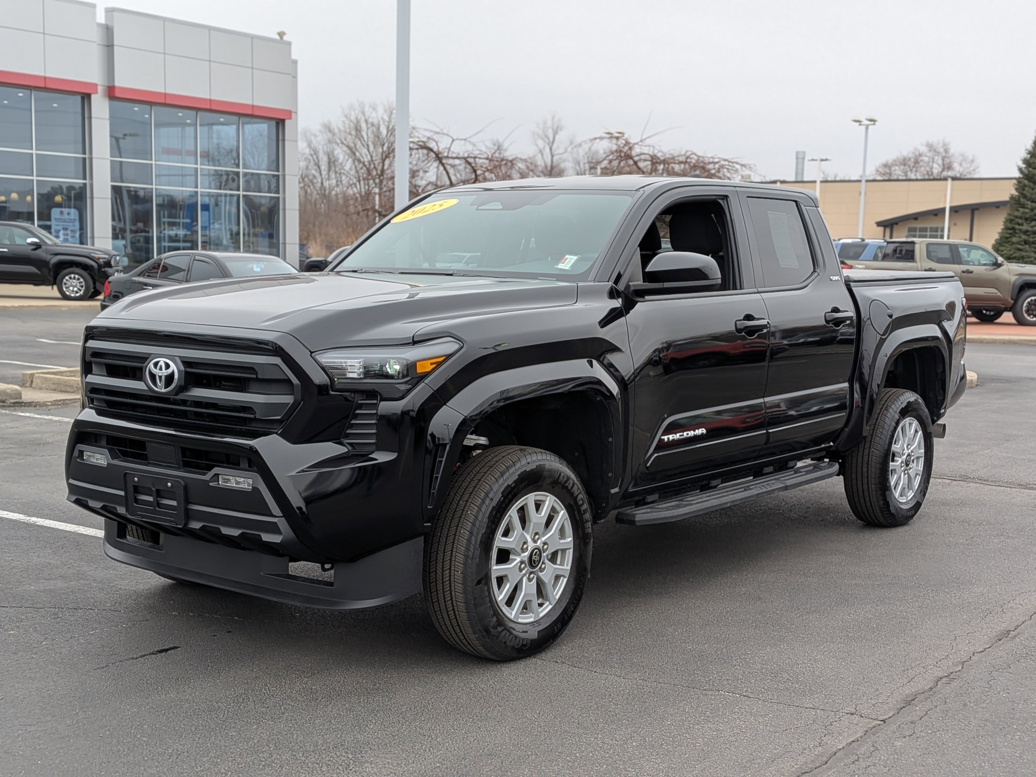 Used 2025 Toyota Tacoma SR5 image 4
