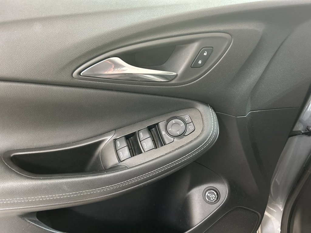 Certified 2023 Buick Encore GX Select w/ Sport Touring Package FWD image 11