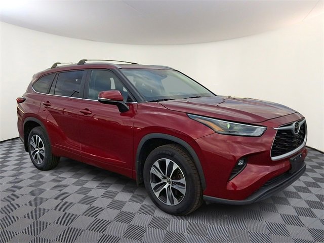 Used 2023 Toyota Highlander XLE image 1