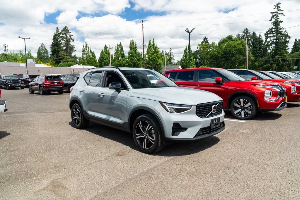 Used 2024 Volvo XC40 B5 Core AWD/4WD image 21