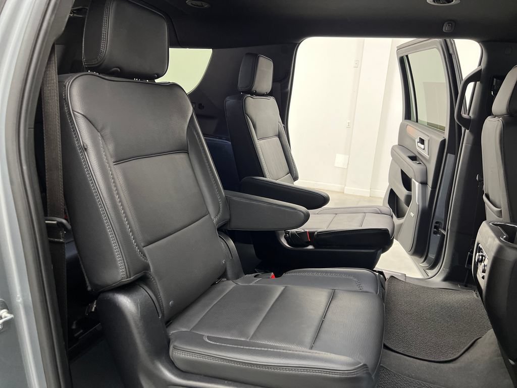 Used 2025 GMC Yukon XL Denali RWD image 23