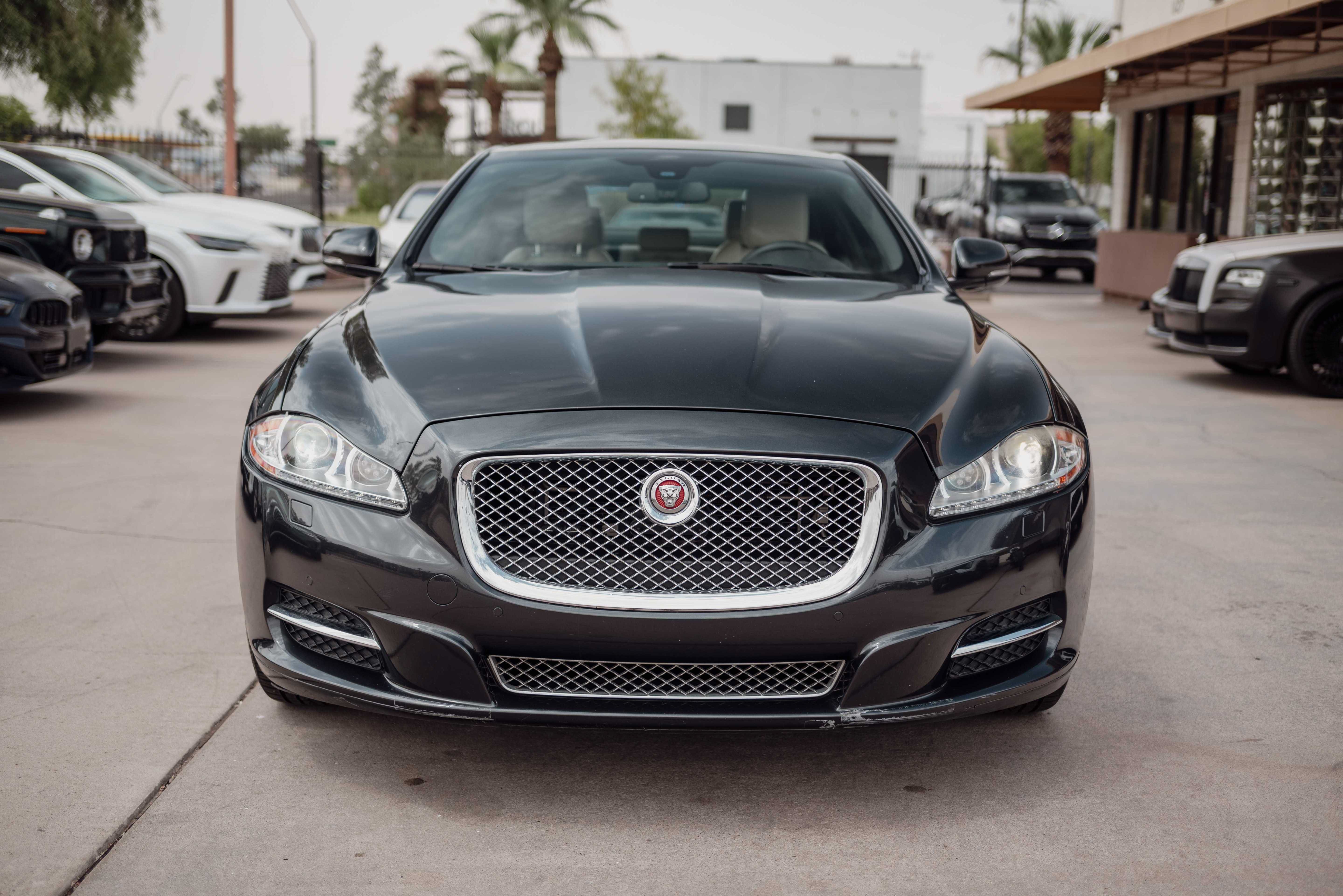 Used 2015 Jaguar XJ RWD image 2