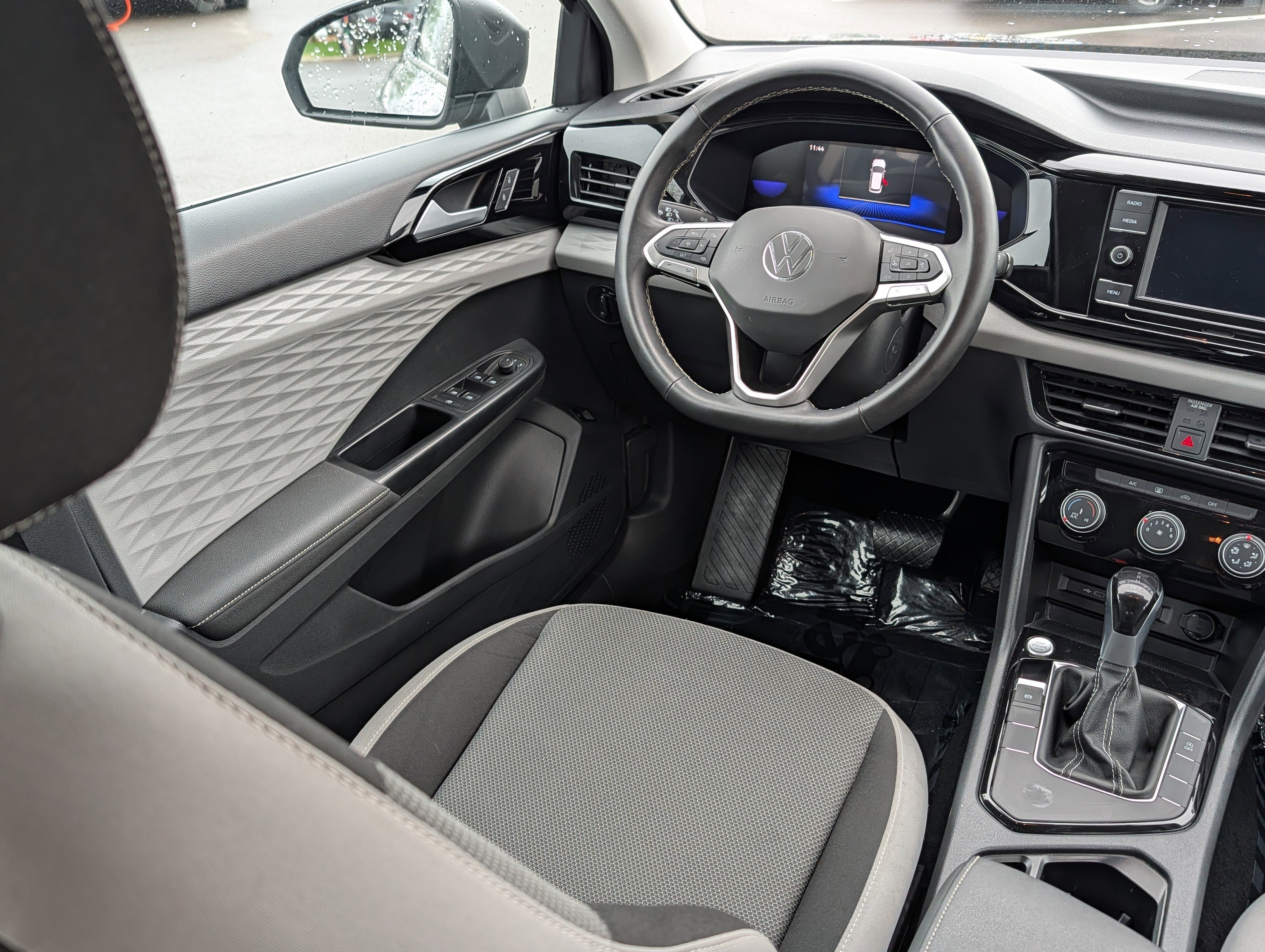 Certified 2024 Volkswagen Taos S FWD image 9