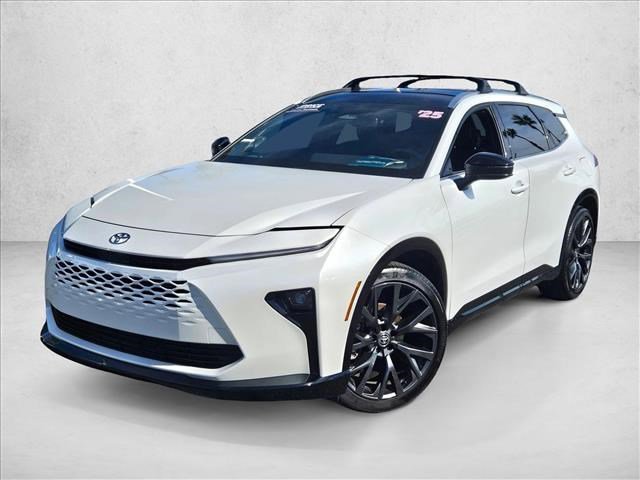 Used 2025 Toyota Crown Signia image 1