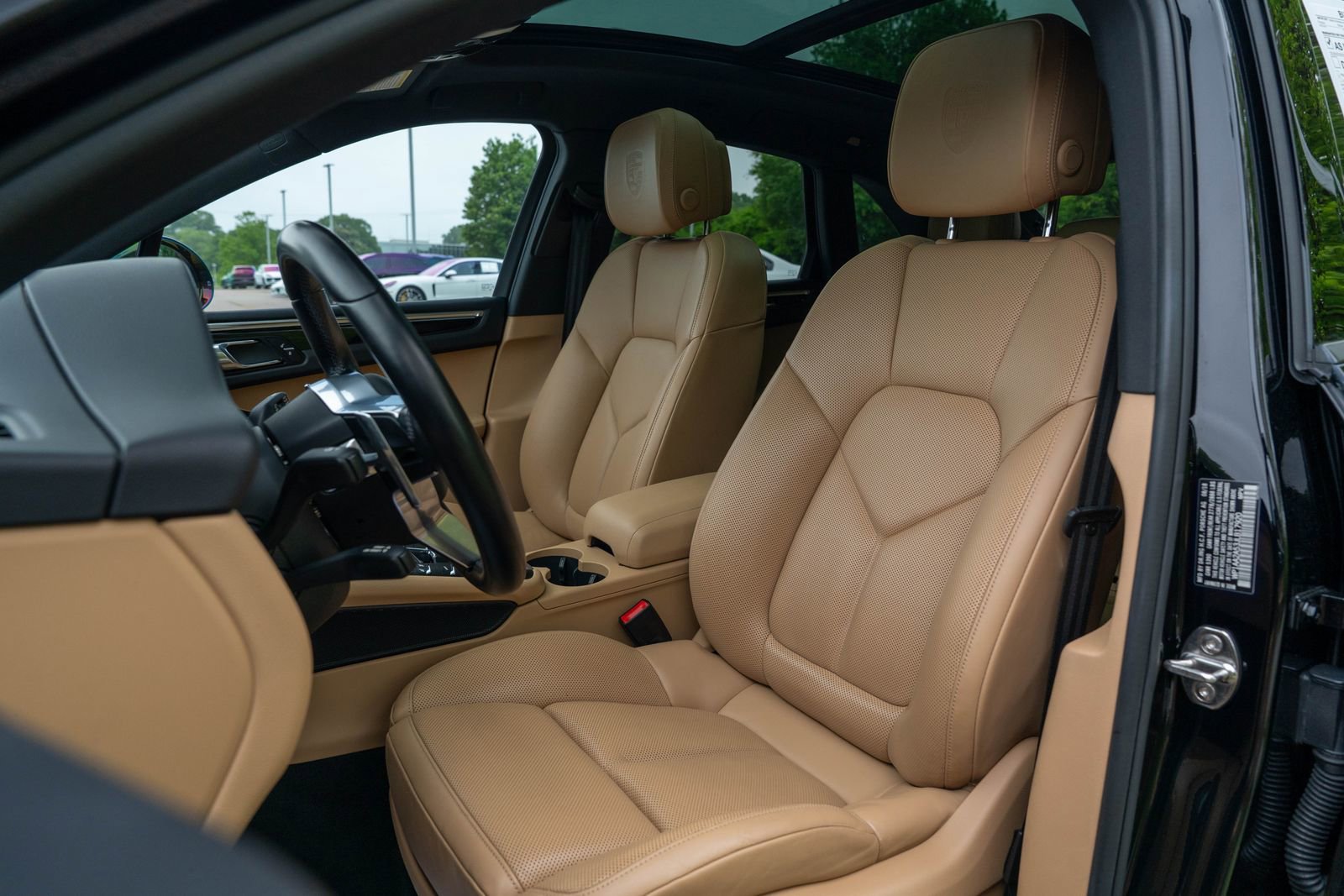 Used 2018 Porsche Macan Sport Edition AWD/4WD image 5