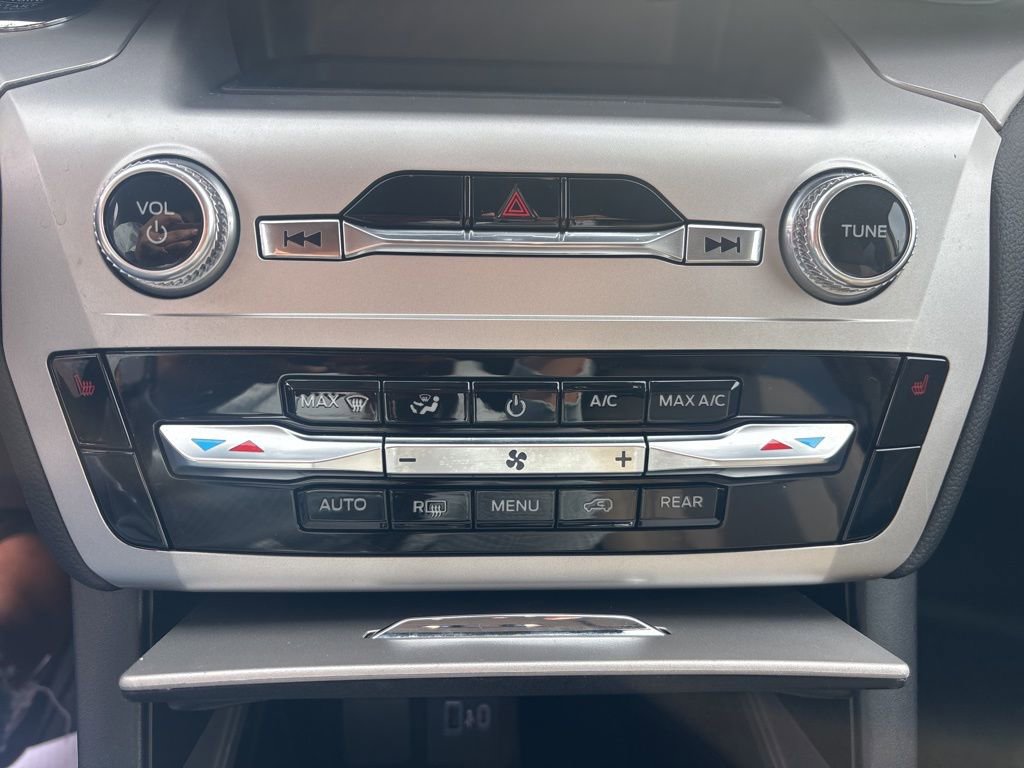 Used 2022 Ford Explorer XLT image 24