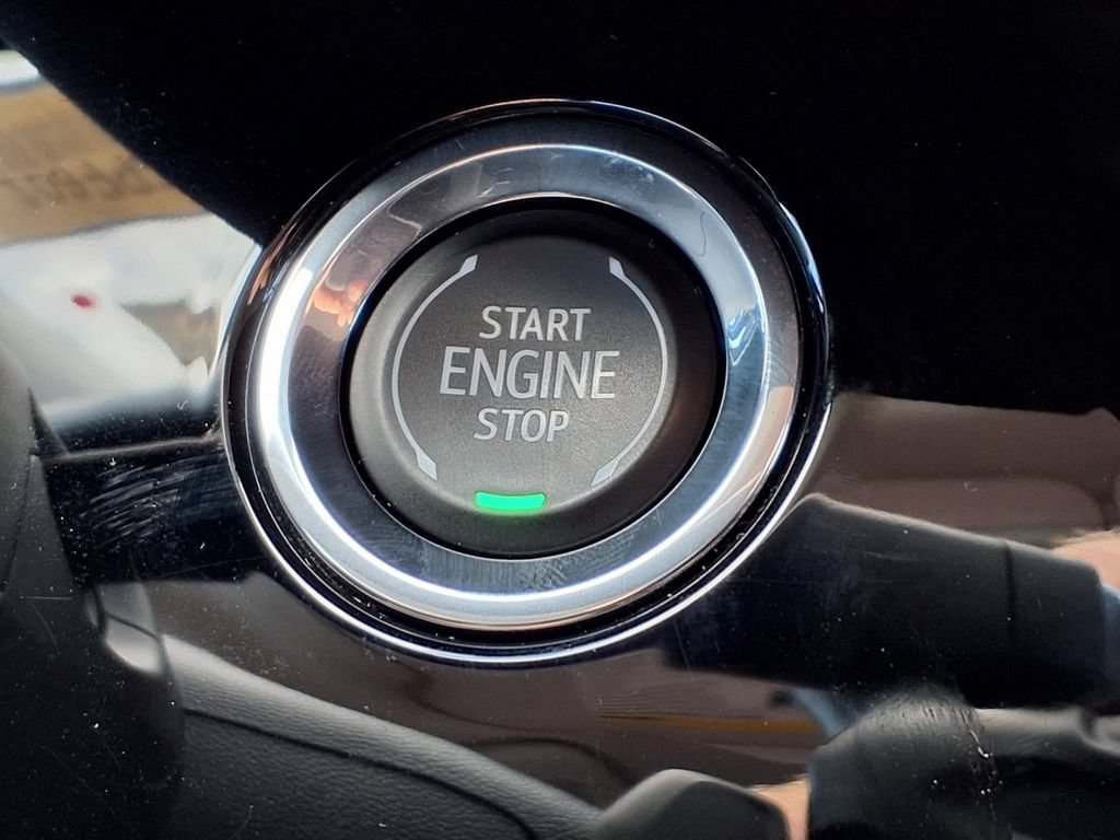 Certified 2025 Buick Envision Preferred AWD/4WD image 29