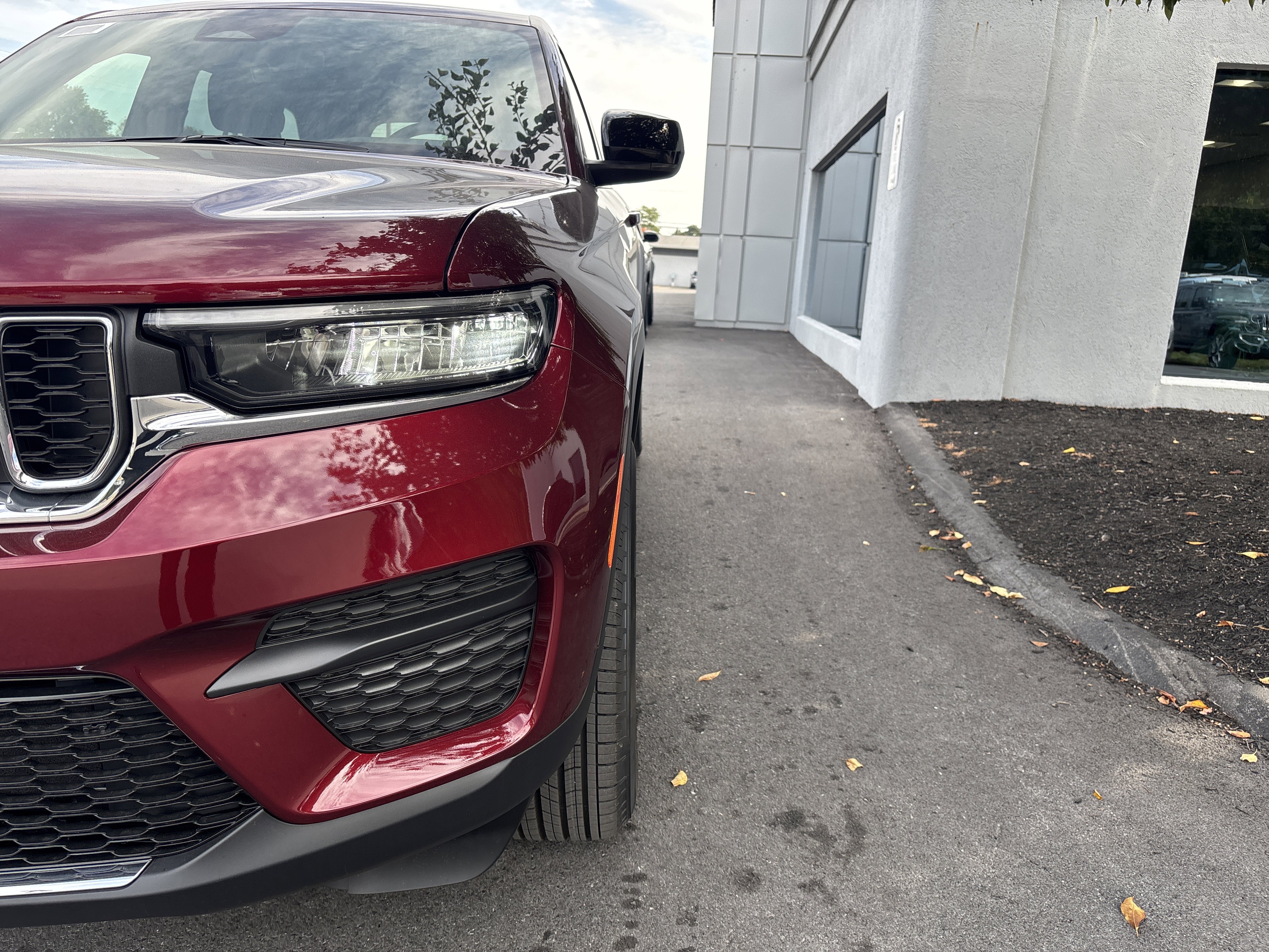 New 2025 Jeep Grand Cherokee Laredo X w/ Luxury Tech Group I image 10