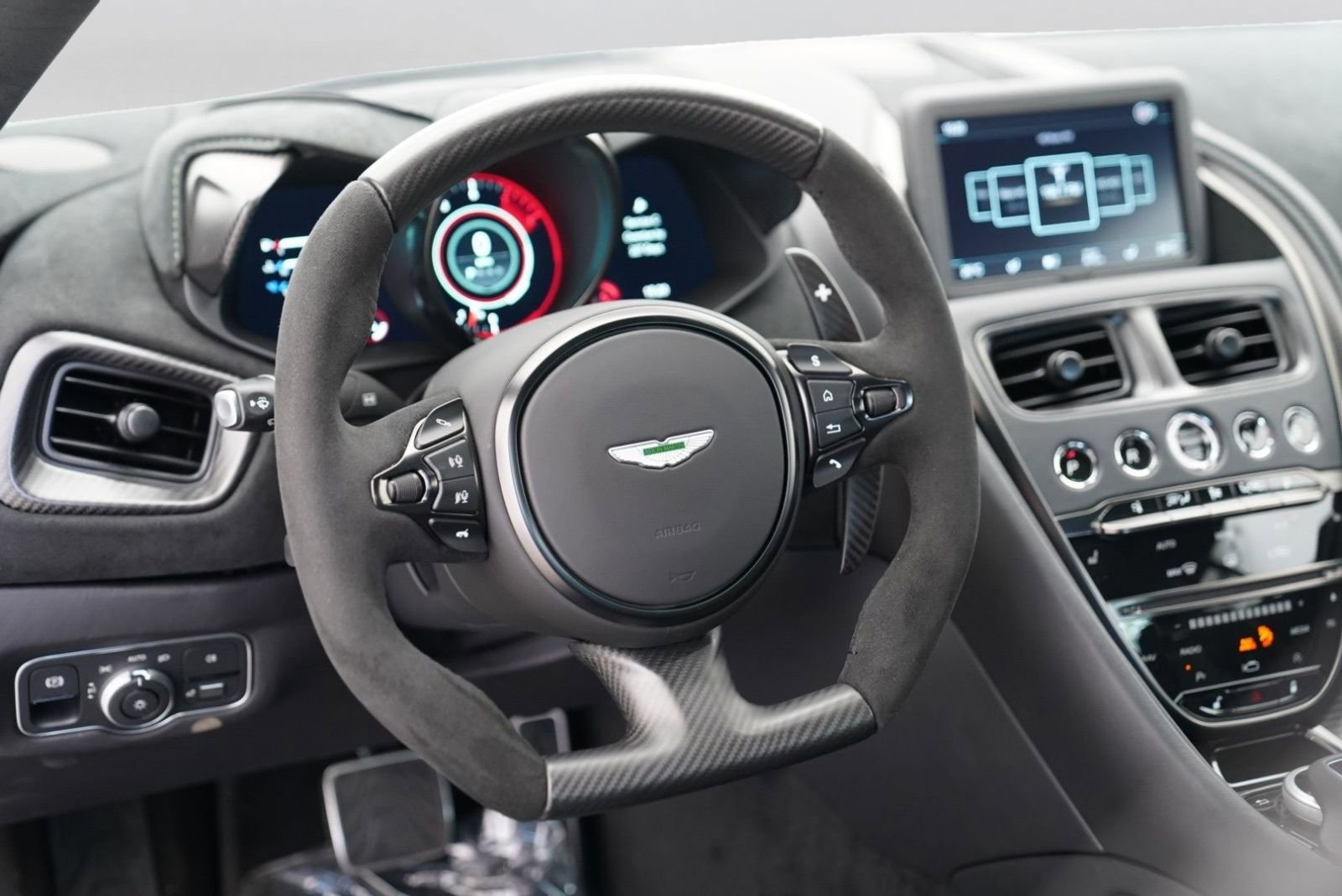 Used 2023 Aston Martin DBS Coupe RWD image 20