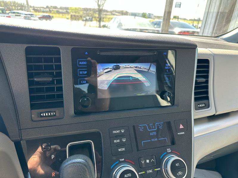 Used 2015 Toyota Sienna L image 16