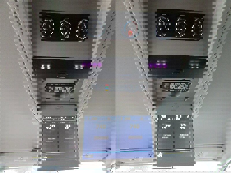 Used 2014 Chrysler Town & Country Touring image 86