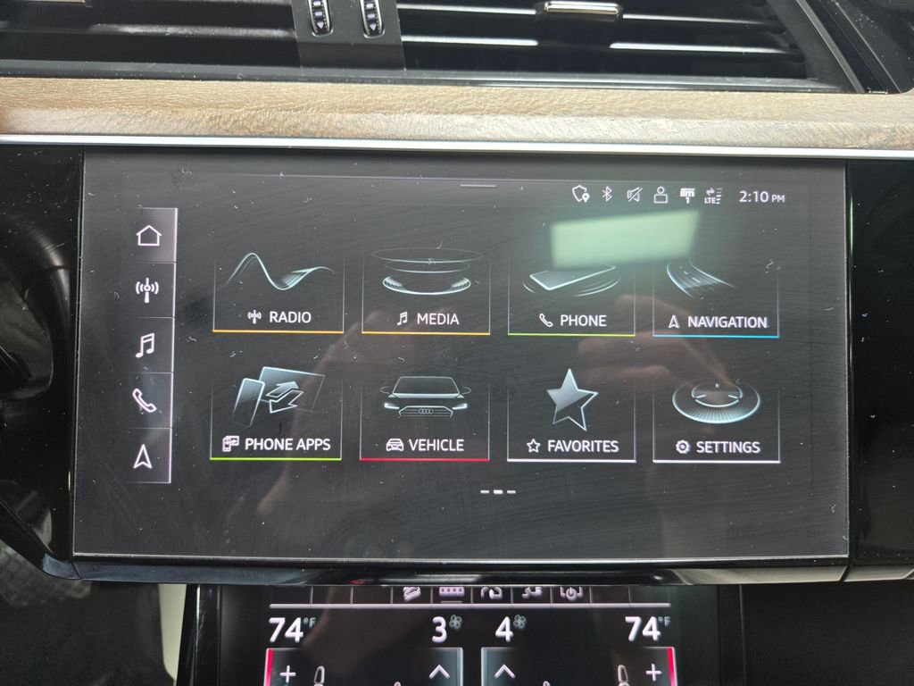 Used 2022 Audi e-tron Premium Plus w/ Premium Plus Package image 24